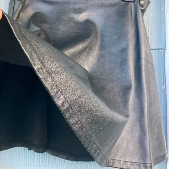 American Apparel vegan leather mini skirt - Picture 10 of 16